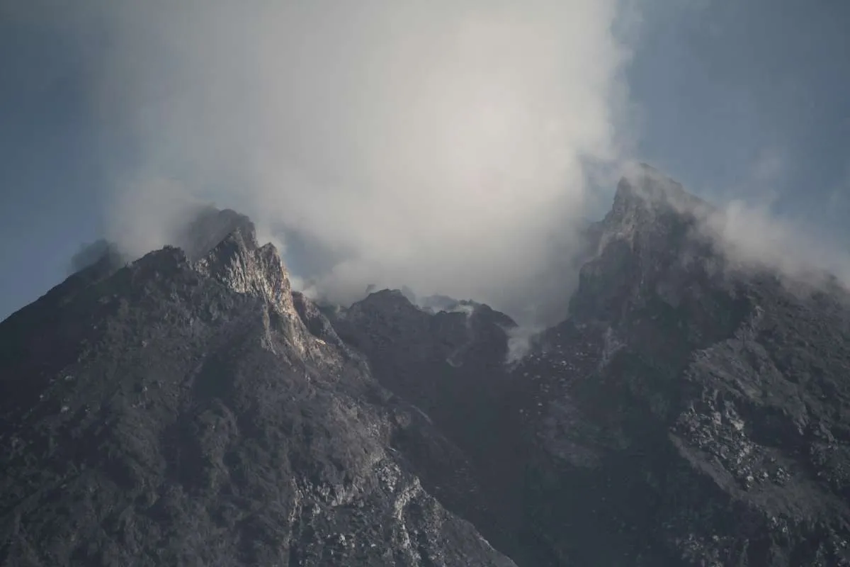 Gunung Merapi kembali meletus Jumat pagi, tinggi kolom mencapai 3.000 meter