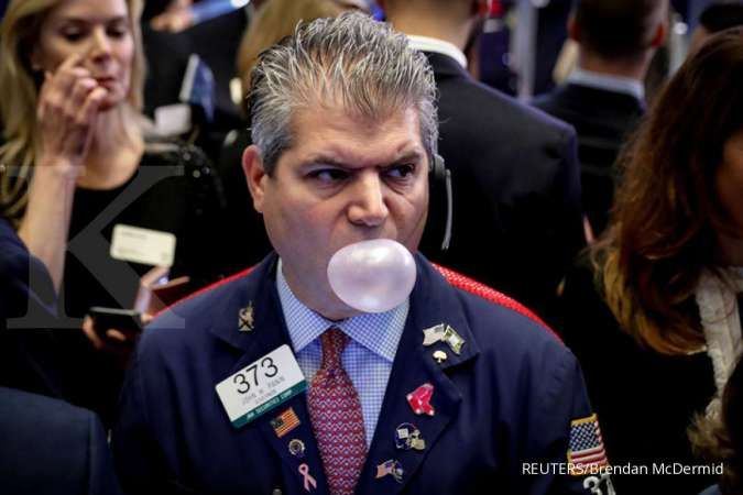 Wall Street terjun lebih dari 2% di awal perdagangan Senin (24/2)