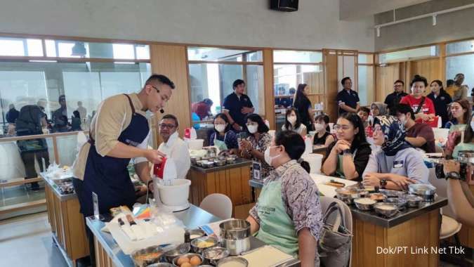 FirstMedia Gelar BakingClass dengan Chef Yuda Bastara guna Perkuat Hubungan Pelanggan