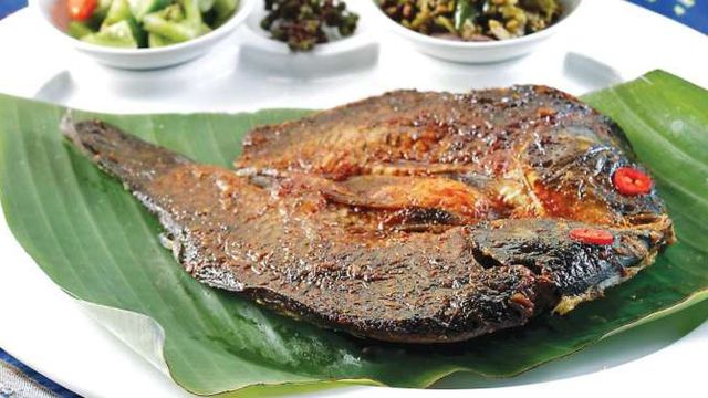 Ikan goreng andaliman yang renyah dan gurih, disajikan dengan sambal khas Batak