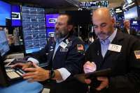 Wall Street Ditutup Nyaris Datar, Powell Peringatkan Kenaikan Inflasi Akibat Tarif