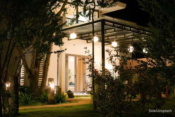 Perlu Tidak Lampu Luar Rumah Nyala Semalaman? Ini Penjelasan Pakar Eksterior