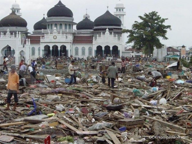 Kerusakan akibat bencana alam tsunami di aceh dan gempa bumi di yogyakarta adalah contoh perubahan
