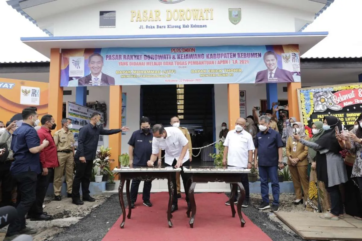 Jadi Penggerak Ekonomi Daerah, Mendag Resmikan Tiga Pasar Rakyat di Jawa Tengah