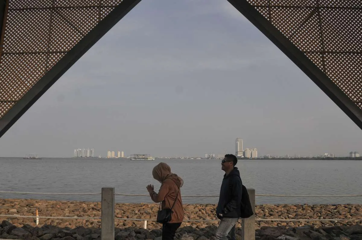 Pergub Pantai Kita dan Pantai Maju, Anies diminta berlaku adil