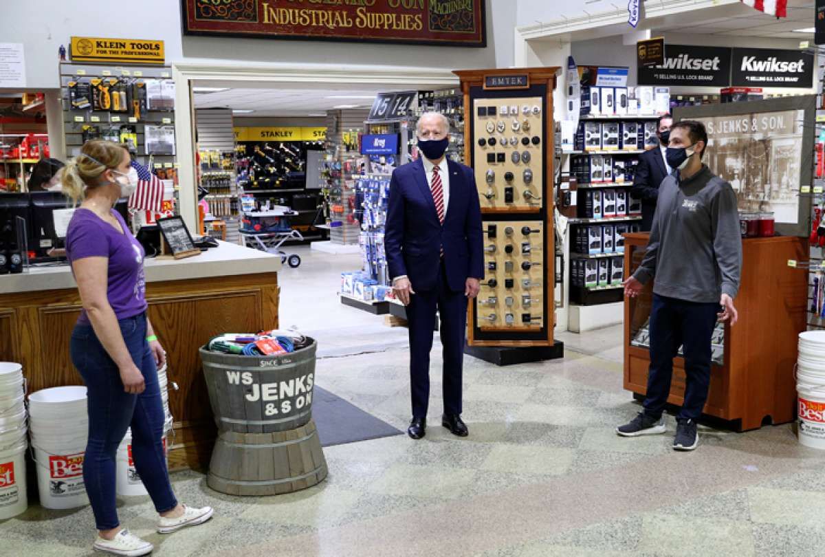 US Business Inventories Increase Solidly in June