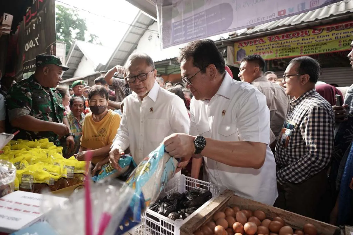 Sambut Nataru,Mendag Budi&Menko Pangan Zulkifli Tinjau Bapok di Pasar Rakyat Surabaya