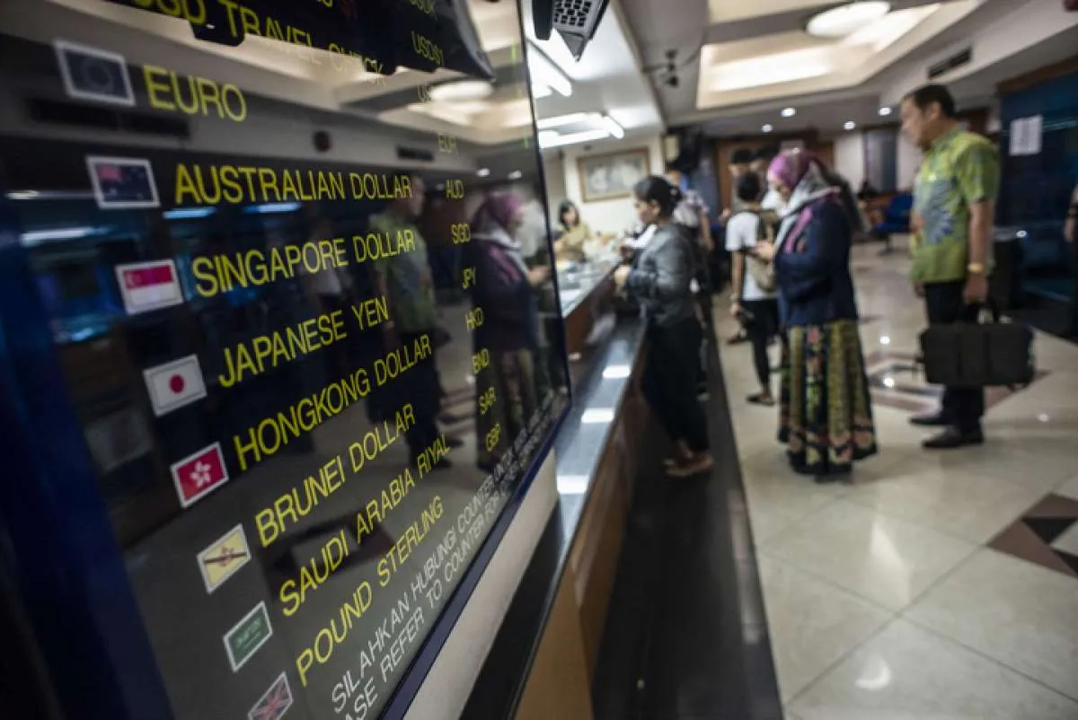 Menanti data trade balance, rupiah berpotensi melemah tipis esok hari