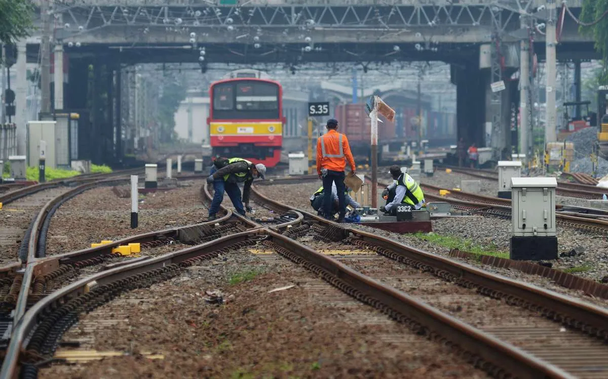 Ini perjalanan KA yang memutar dan batal pasca jembatan di Brebes putus 