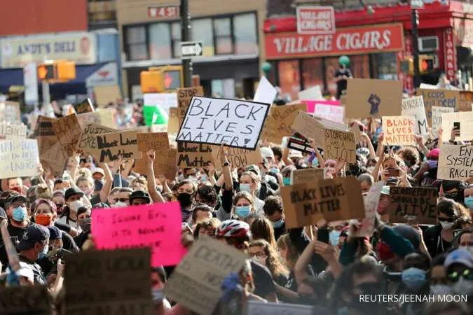 US defense chief opposes deploying troops to quell protests, despite Trump threats