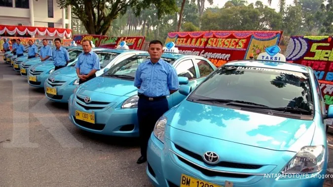 Blue Bird to add 10,000 new taxis in 2013
