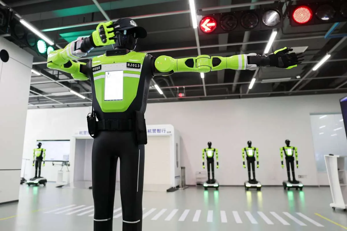 Polisi Robot Mulai Beraksi di China, Ini yang Bisa Dilakukannya
