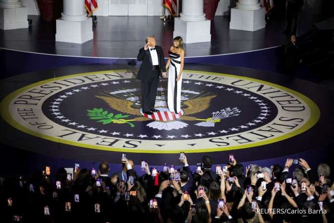 Melania Trump Berdansa dengan Sersan Angkatan Darat, Begini Tanggapan Warganet AS