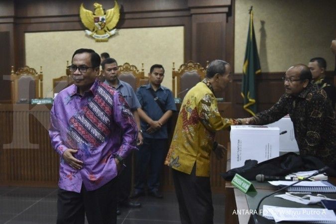 Meski berat, Irman & Sugiharto terima tuntutan JPU