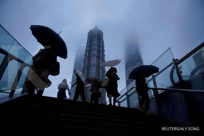 China Lashed by Year's First Typhoon, Record Rains Forecast