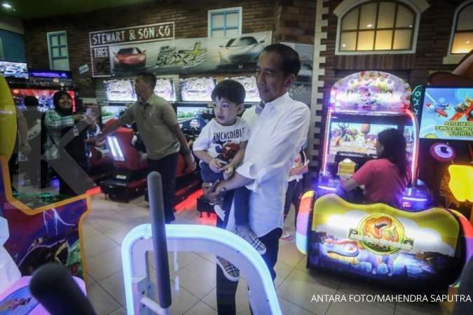 Serunya Presiden Jokowi bersama Jan Ethes bermain di Malioboro