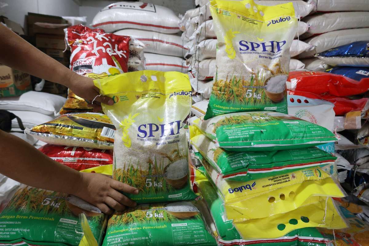 Langka, Stok Beras Premium di Pasar Modern