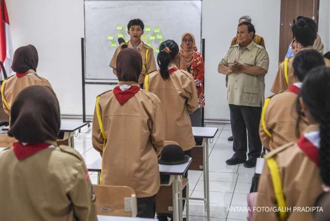 Prabowo Akan Sebar 330.000 Smart TV ke Sekolah-Sekolah