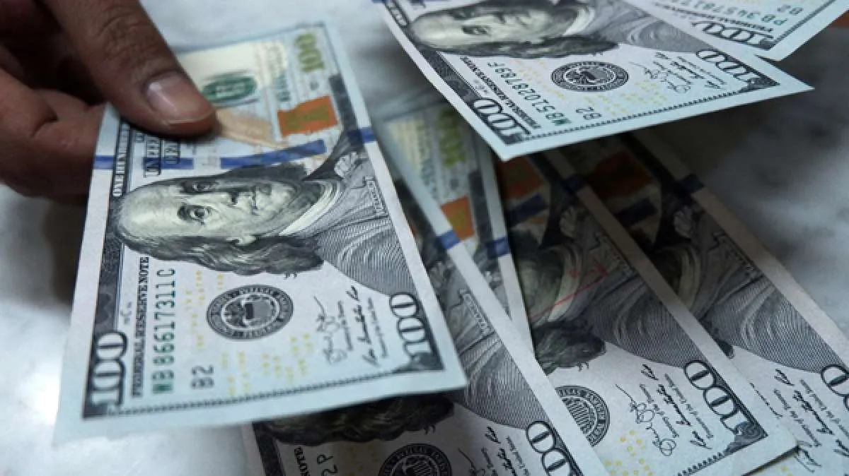 Taruhan Pemangkasan Bunga Menguat, Dolar AS Menuju Penurunan Bulanan 2%