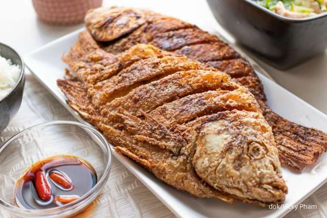 3 Tips Membuat Kulit Ikan Jadi Lebih Renyah saat Digoreng Tanpa Bikin Gosong
