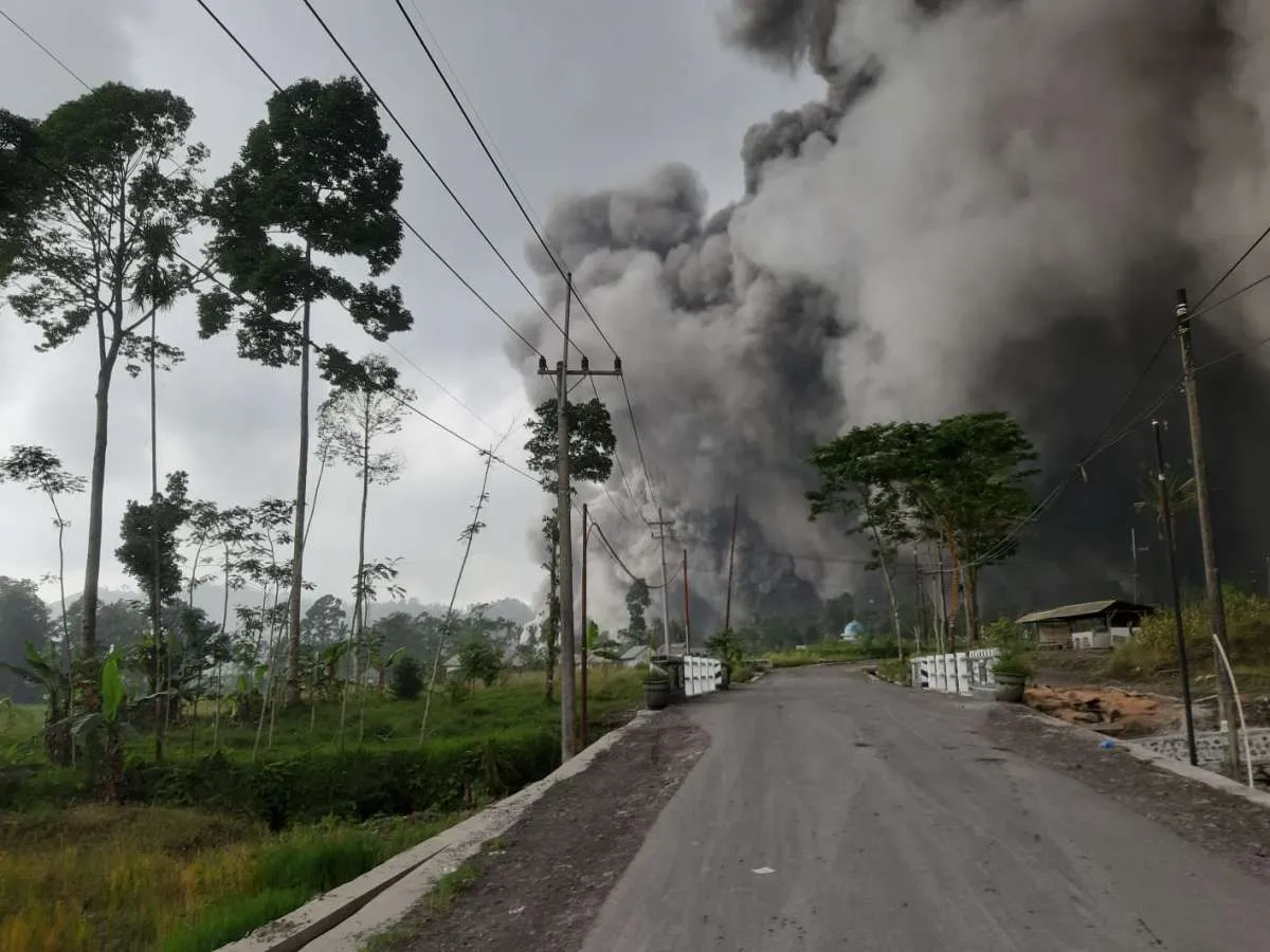 Status Gunung Berapi Semeru Naik Level IV Jadi Awas, BNPB: Awan Panas 19 Kilometer
