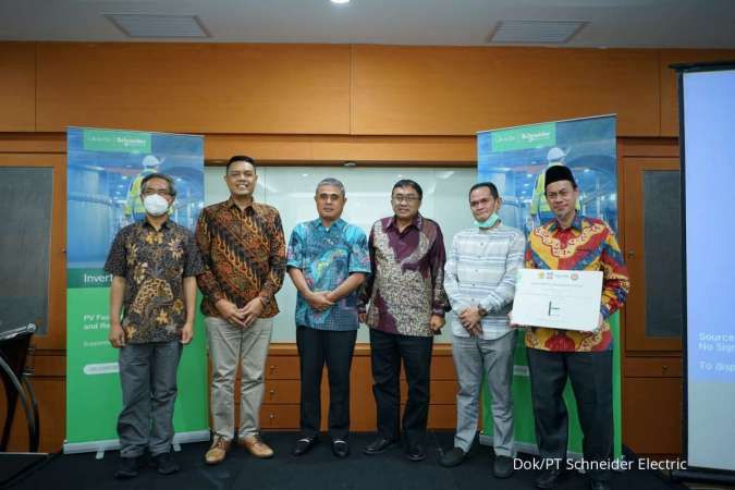 Schneider Electric Serah Terimakan Solar Inverter kepada Universitas Sriwijaya