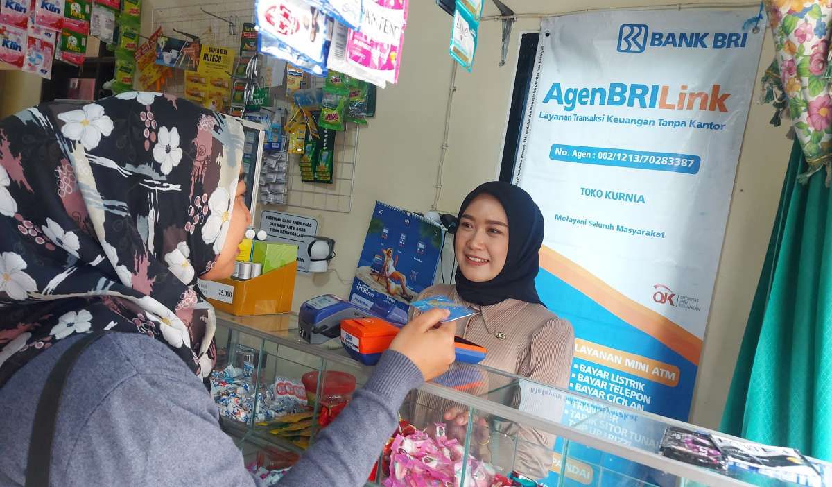 Kehadiran Agen BRILink Permudah Transaksi Keuangan Warga Pujon Kidul