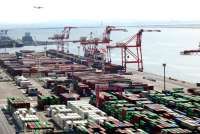 Japan Exports Post First Drop in 8 Months as US Tariffs Hit Autos