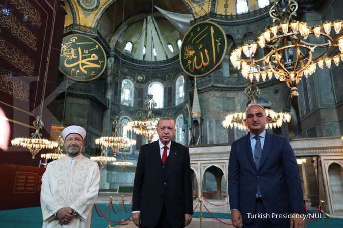 Beralih fungsi jadi masjid, Hagia Sophia gelar salat Jumat perdana 