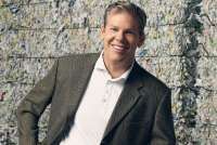 Kisah CEO Waste Management yang Turun Angkut Sampah Dini Hari Demi Keselamatan