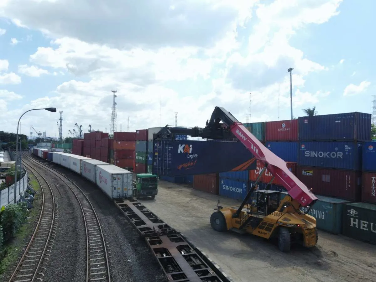 Logistik Nasional Kuat: KAI Angkut 57,5 Juta Ton Barang, Topang Energi