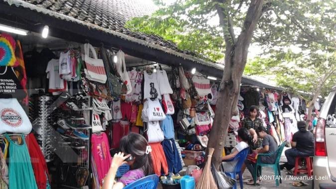 Pasar Seni Kuta: Sepi pembeli, banting harga (3)