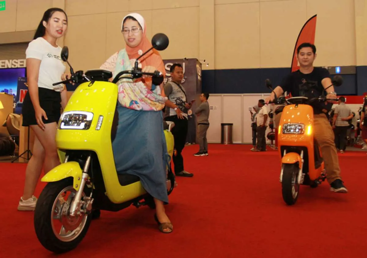 Menristek tegaskan komitmen pemerintah mengembangkan sepeda motor listrik 