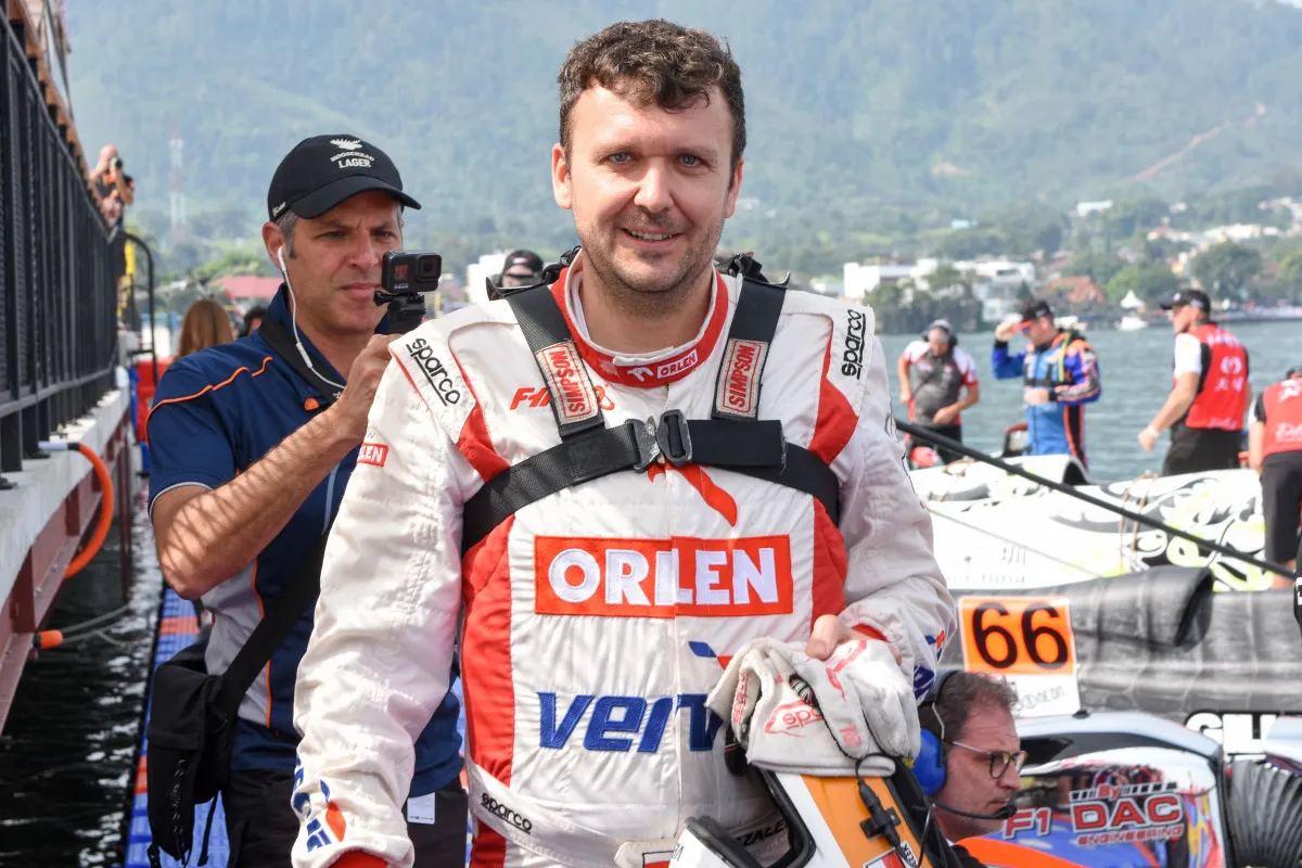 Pembalap Polandia Bartek Marszalek Tampil di Start Terdepan Racing F1H2O Danau Toba