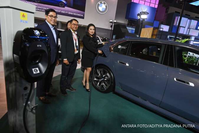 PLN Sediakan Layanan Home Charging Gratis untuk Pembeli Motor Listrik BMW