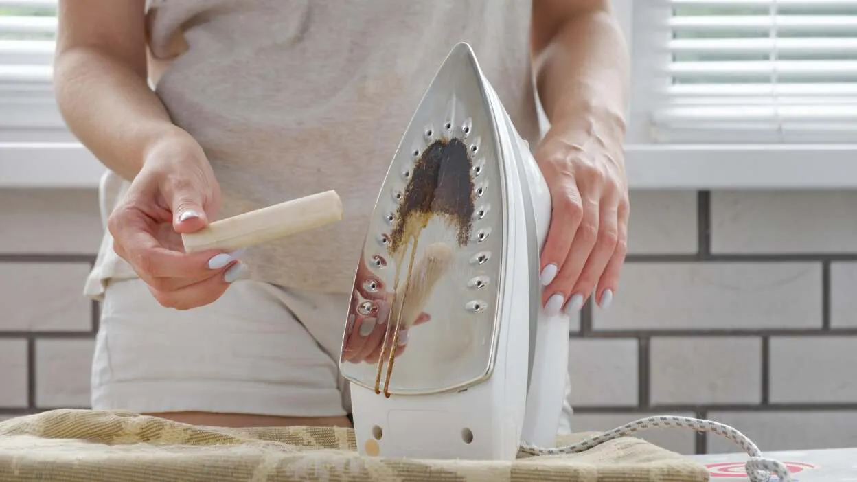 cara membersihkan setrika