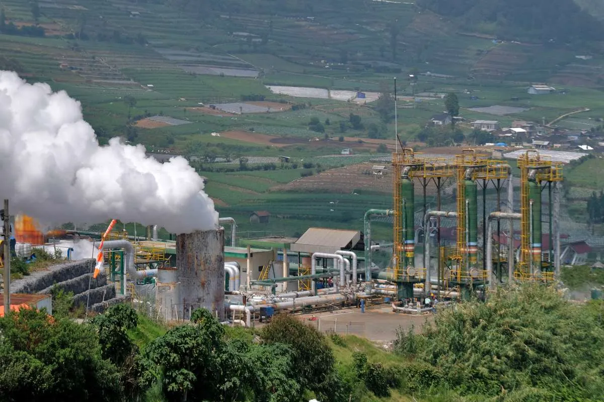Pengembangan Energi Panas Bumi di Indonesia: Tantangan Regulasi dan Insentif