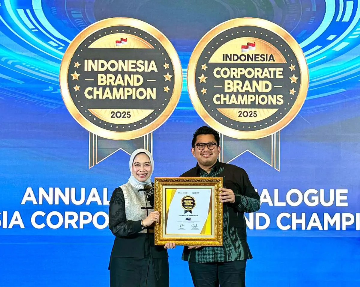 JNE Raih Penghargaan Indonesia Brand Champion di Infobrand Summit 2025