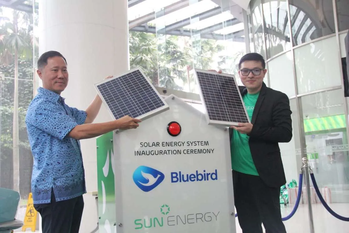 Blue Bird Gandeng SUN Energy Bangun Solar Panel di Pool Taksi