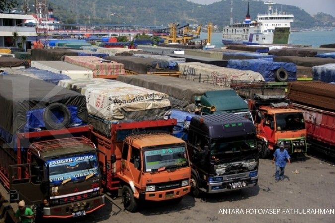 Antrean kendaraan padati Pelabuhan Merak Banten