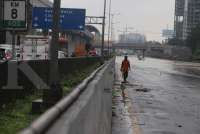 Genangan 30 Cm Rendam Tol Jagorawi, Sejumlah Lajur Tak Bisa Dilalui