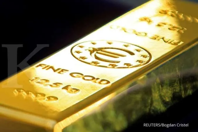 Gold eases as investors await Fed minutes