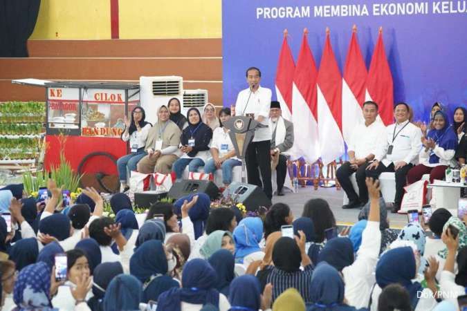 Jokowi Apresiasi Nasabah PNM Mekaar yang Disiplin Membayar Angsuran