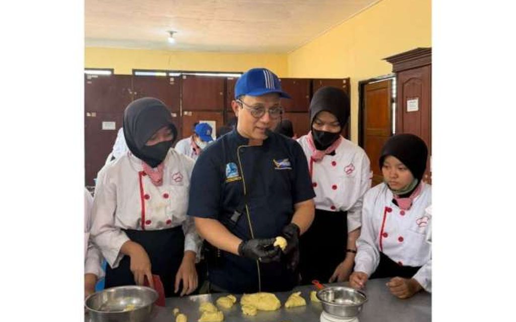 Ratusan Siswa SMKN 3 Kediri Belajar Buat Roti dari Bogasari  