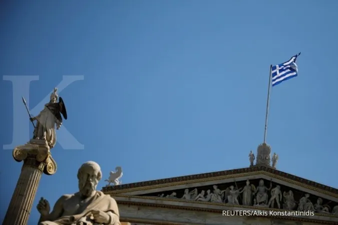 Greece orders nationwide lockdown to curb COVID-19 surge