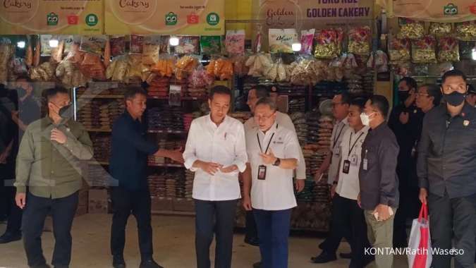 Cek Harga & Stok di Pasar Johar Baru Jelang Lebaran, Jokowi: Harga Banyak yang Turun