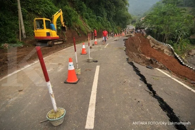 Landslides in Indonesia's Sumatra Kill At Least 27, Rescuers Search for Missing