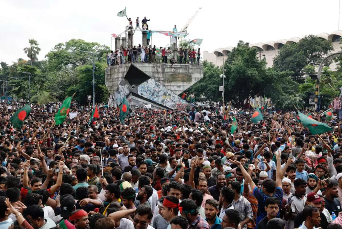 Euforia Menyeruak di Bangladesh setelah Perdana Menteri Kabur ke India