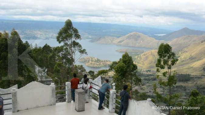 Menara Pandang Tele, salah satu spot terbaik menikmati eksotisme Danau Toba