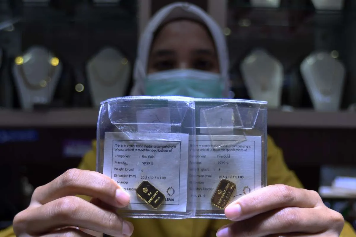 Harga emas anjlok, ini peluang harga logam mulia Antam pada Selasa (10/9)